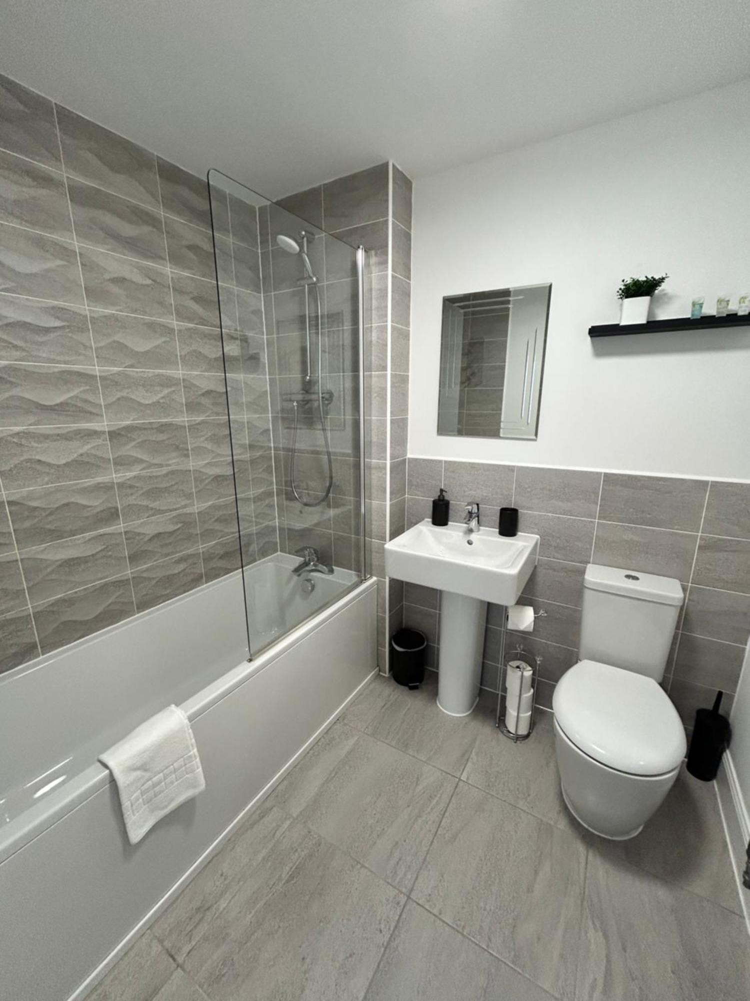 Radbourne House - Spacious 2 Bed, From In Сasa de vacaciones